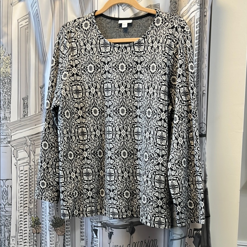 Black and White Patterned Women's Top
